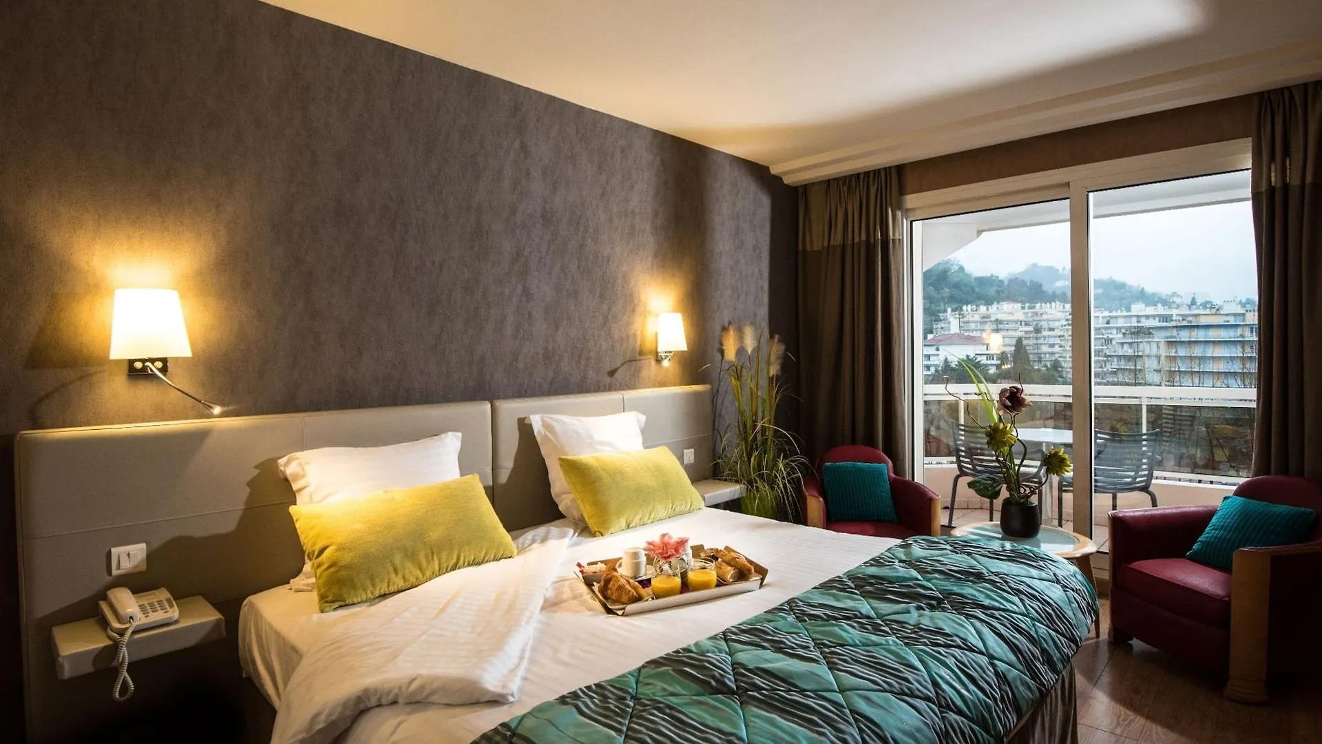 Hotel Riva Art & Spa Menton 4*,